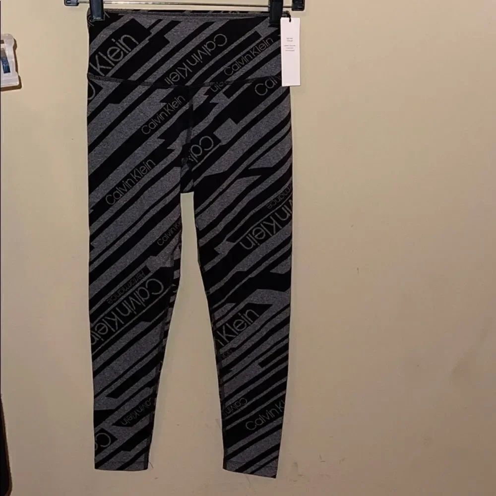 NWT Calvin Klein performance leggings black grey